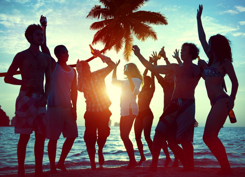 Что может быть более летним, чем пляжная вечеринка? Что может быть более летним, чем пляжная вечеринка?