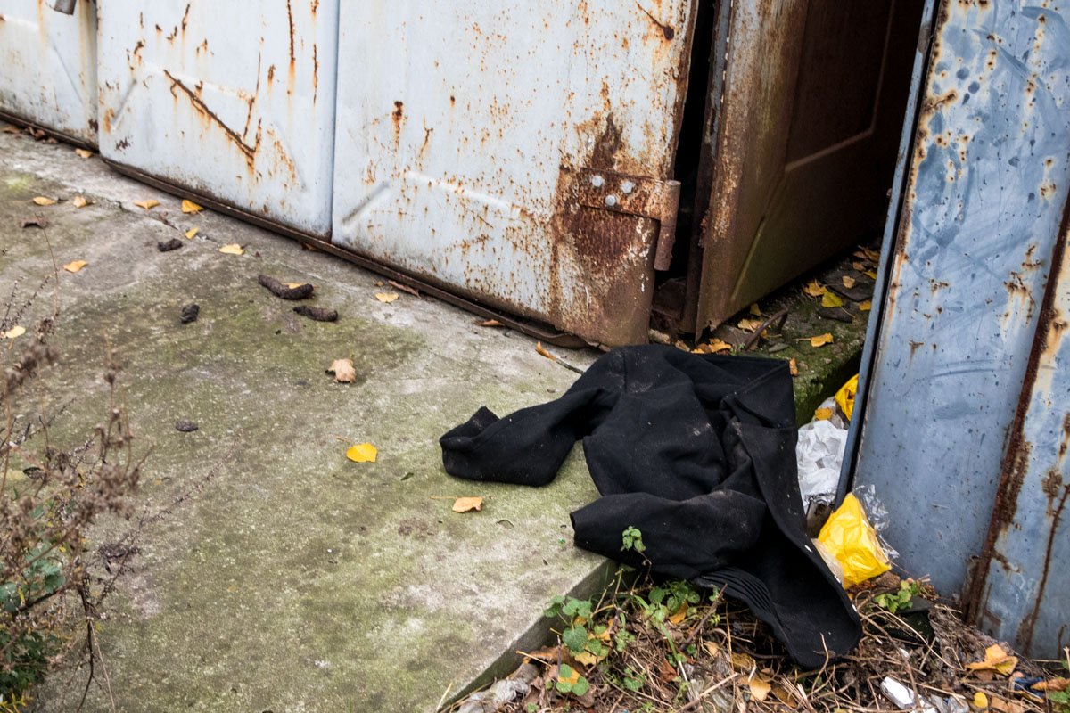 Женщина жила в гараже, в котором угорела