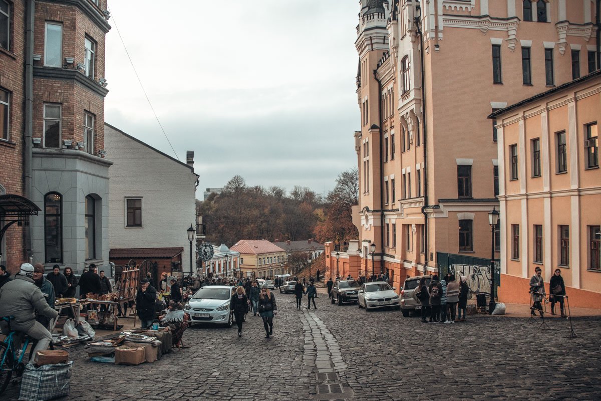 Пока мы гуляли, система работала быстро, а тексты-описания выдающихся мест были достаточно информативными