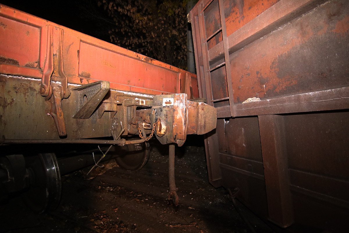 По неизвестным причинам вагоны сошли с рельсов По неизвестным причинам вагоны сошли с рельсов