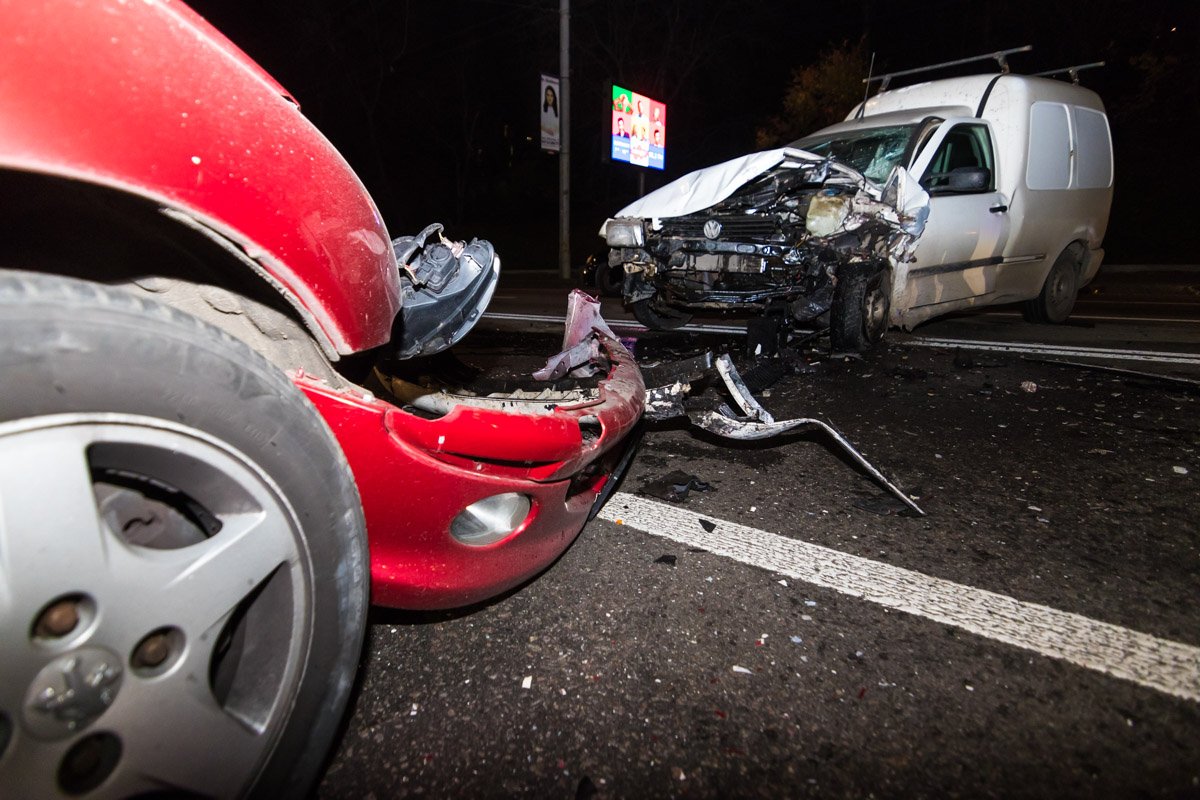 В Киеве на бульваре Дружбы народов произошло тройное ДТП