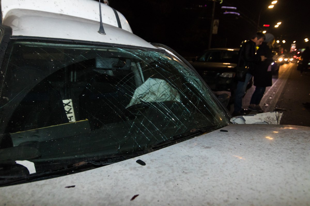 Неизвестный подрезал старый Caddy и автомобиль вылетел на встречку