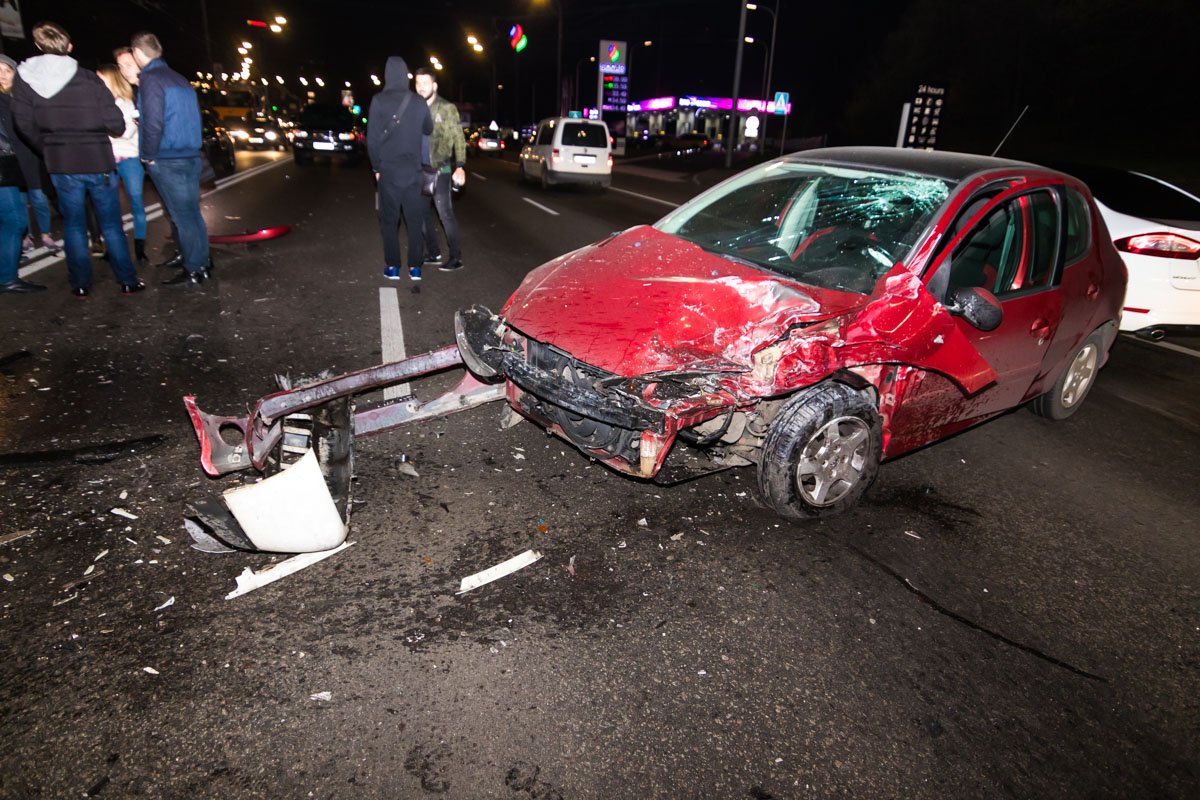 Volkswagen Caddy пострадал больше всех, но остальным машинам тоже прилично досталось