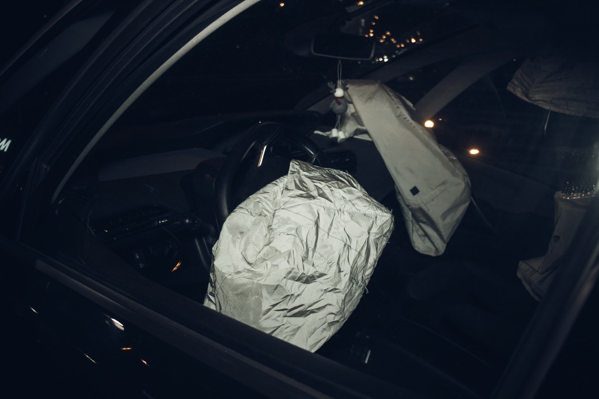 Навстречу Citroën вылетел Opel, зацепил его автомобиль и врезался в Mercedes Smart Навстречу Citroën вылетел Opel, зацепил его автомобиль и врезался в Mercedes Smart