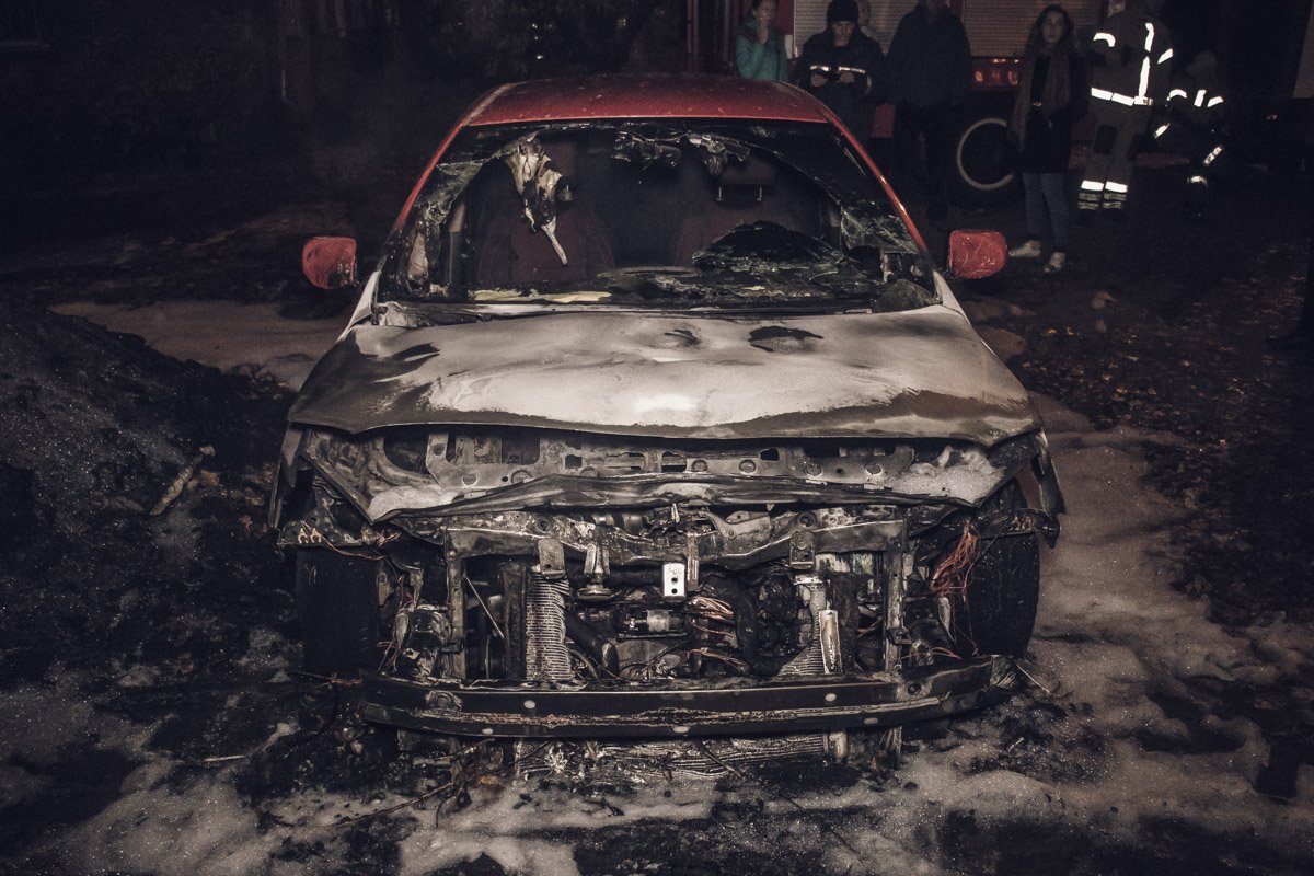 Пострадала передняя часть автомобиля