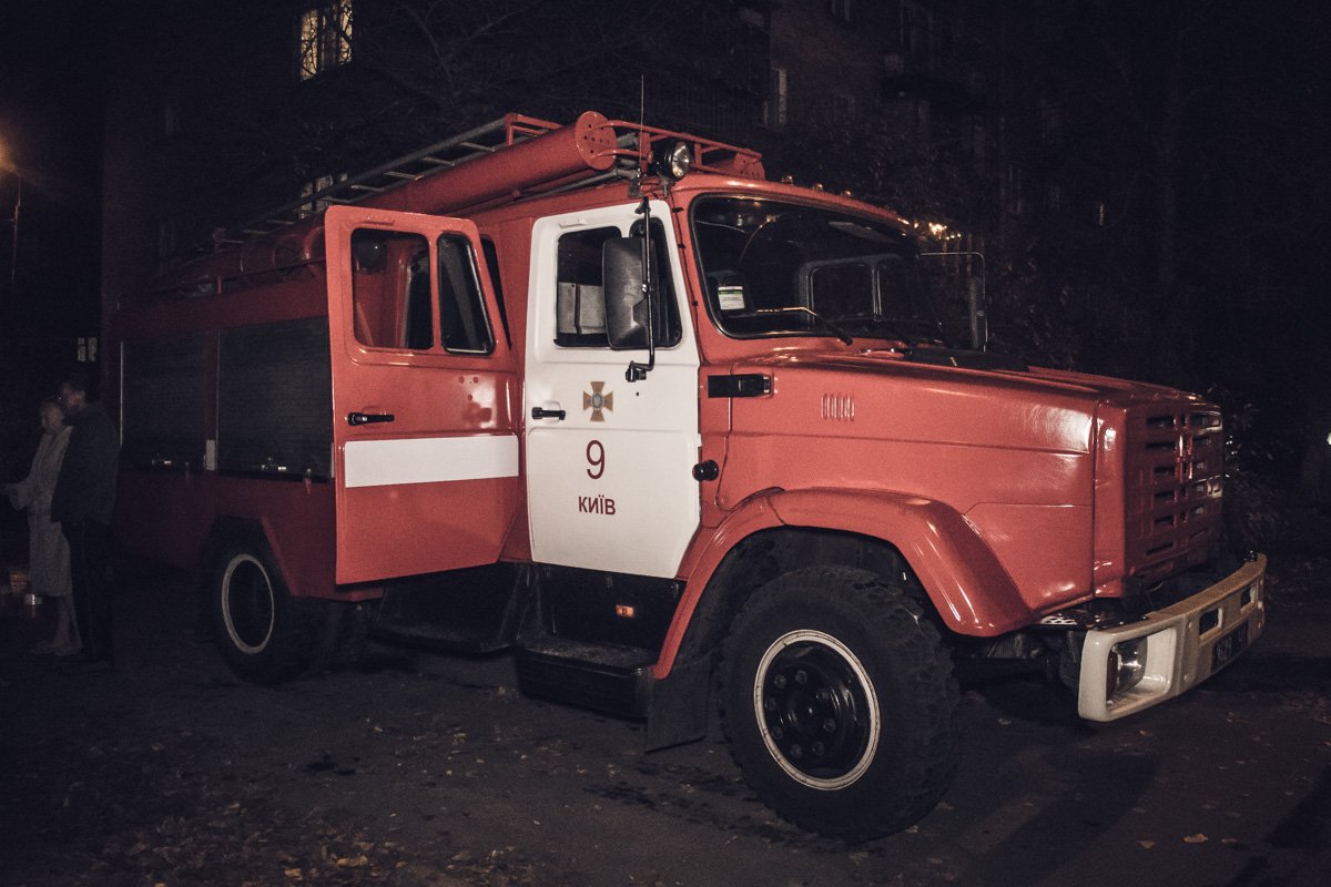 На месте происшествия работало две бригады пожарных 