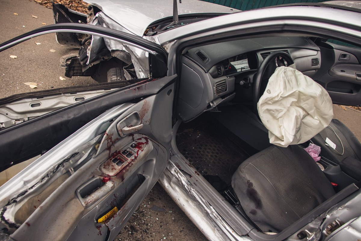 Очевидцы утверждают, что у водителя Mitsubishi ощущался перегар Очевидцы утверждают, что у водителя Mitsubishi ощущался перегар