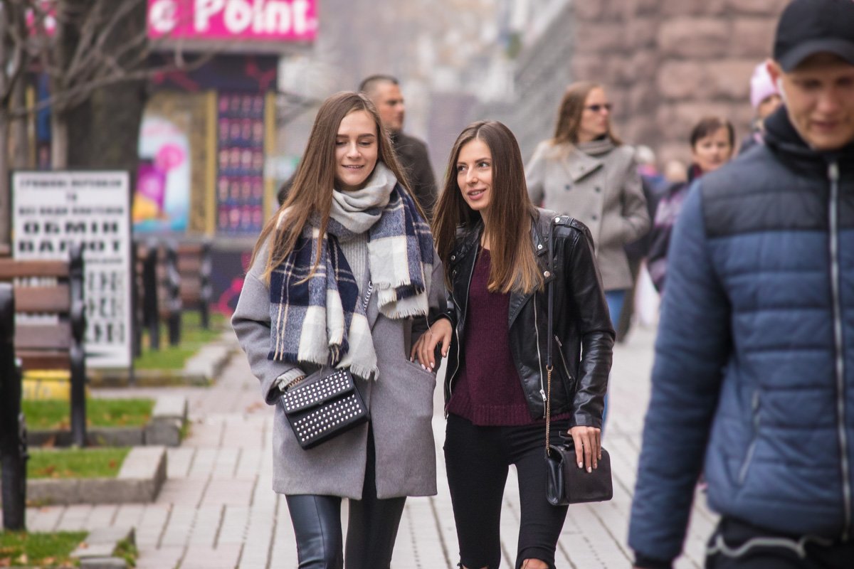 Оставили мужчин дома, и пошли гулять и болтать! Нет, ну а что? Девчачьи разговоры - это святое!