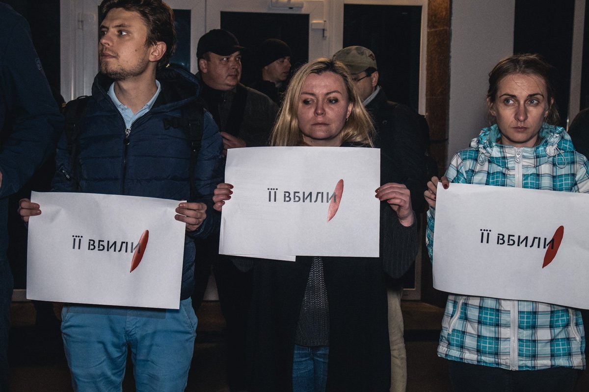 Друзья и коллеги Катерины называют ее смерть убийством и требуют найти виновных Друзья и коллеги Катерины называют ее смерть убийством и требуют найти виновных