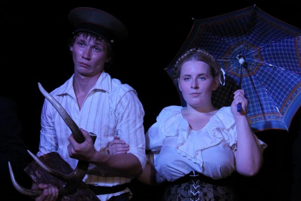 Спектакль идет на украинском языке 