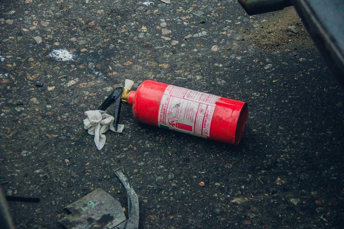 Автомобиль пришлось тушить спасателям