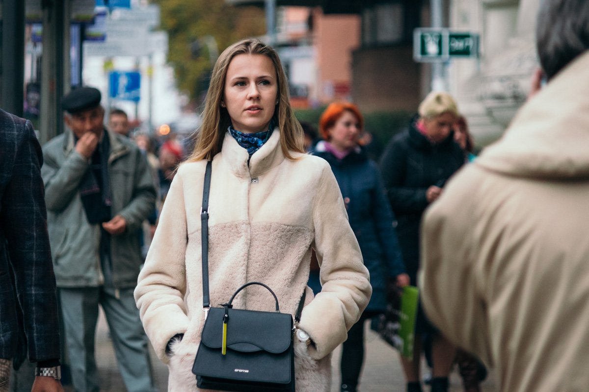 Может, увидела своего принца? Может, увидела своего принца?