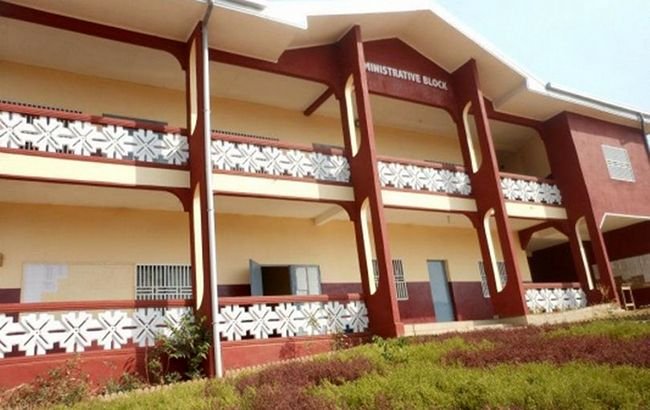 Из этой школы были похищены дети Из этой школы были похищены дети