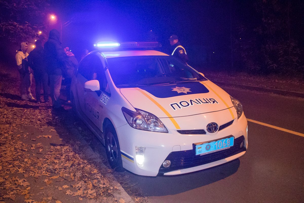 После этого он выбежал из автомобиля и убежал в лес После этого он выбежал из автомобиля и убежал в лес