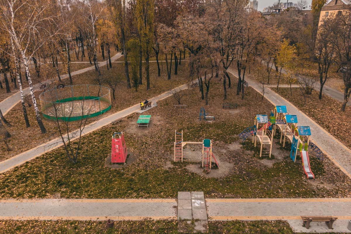 Небольшой детский островок нуждается в покраске