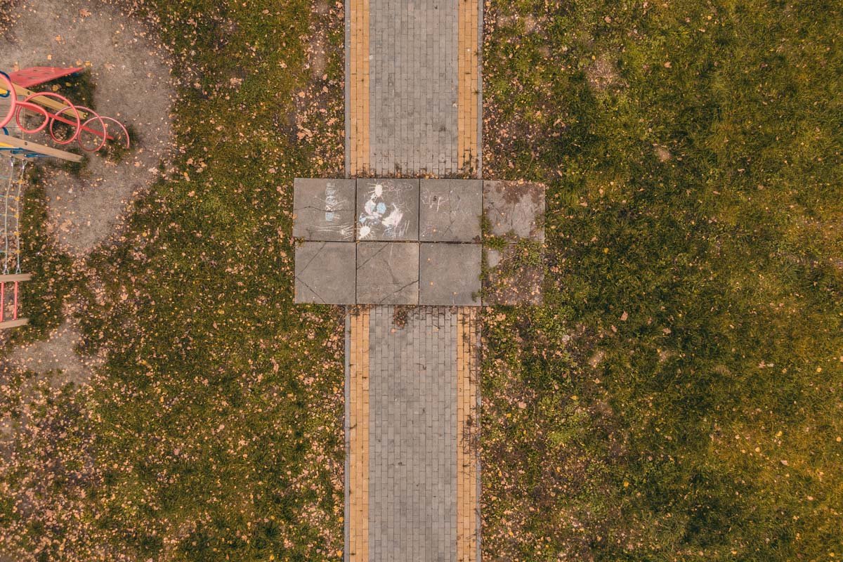 Потрескавшаяся плитка 