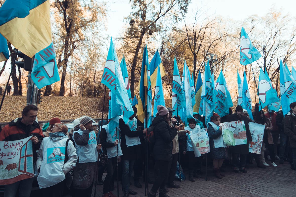 Люди поочередно требовали отставки Владимира Бондаря и Остапа Семерака