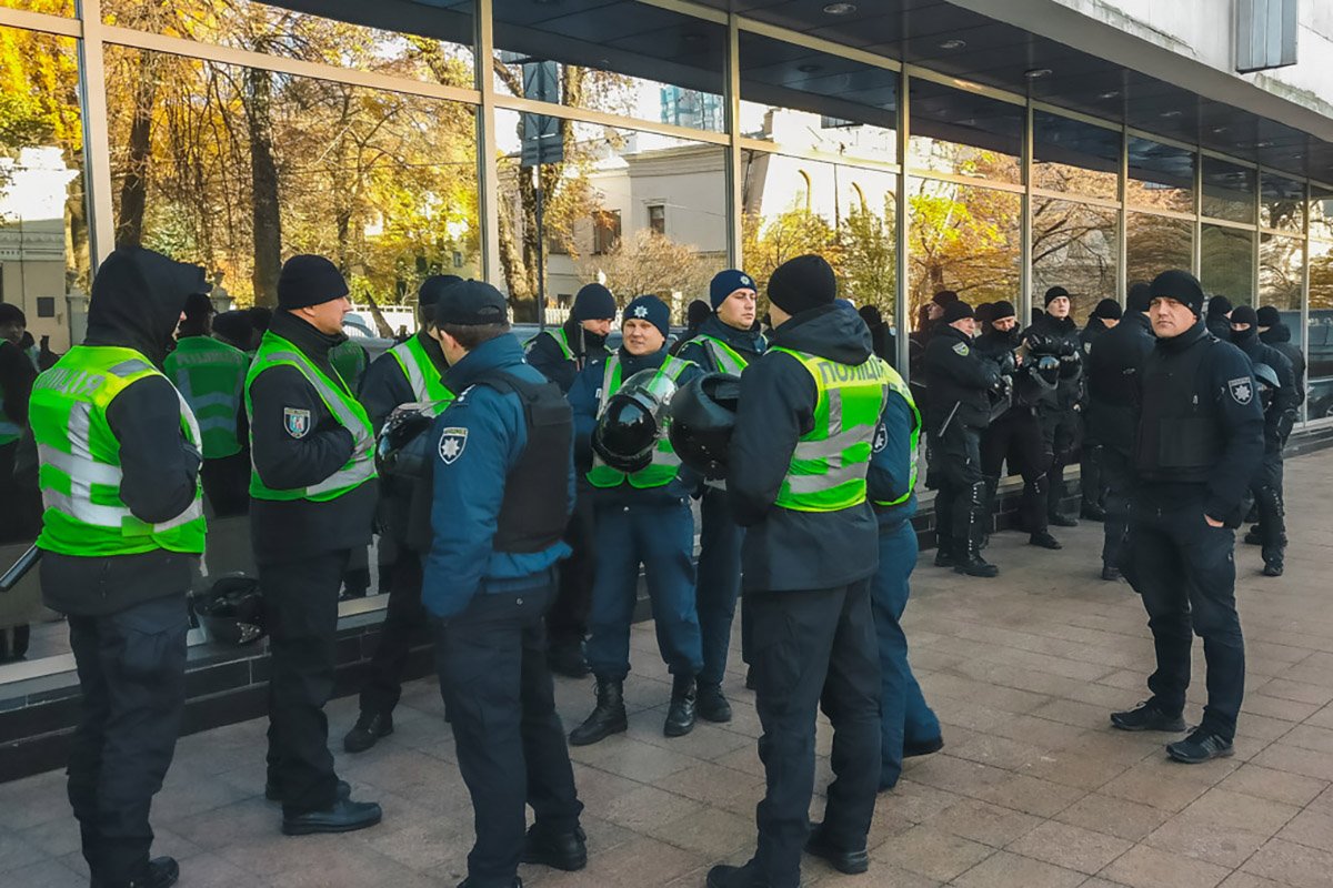 В центре работают усиленные наряды полиции и Национальной гвардии