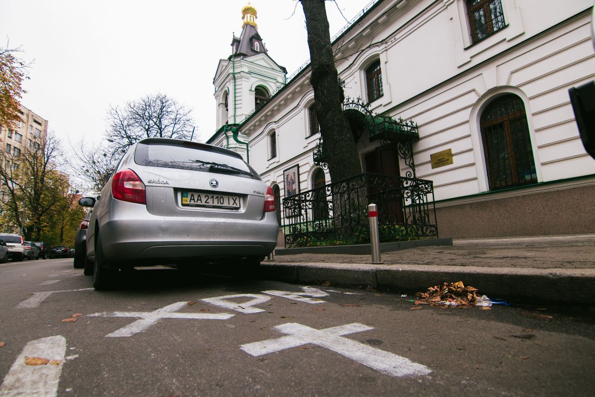 Действия священнослужителей нарушают около пяти законов