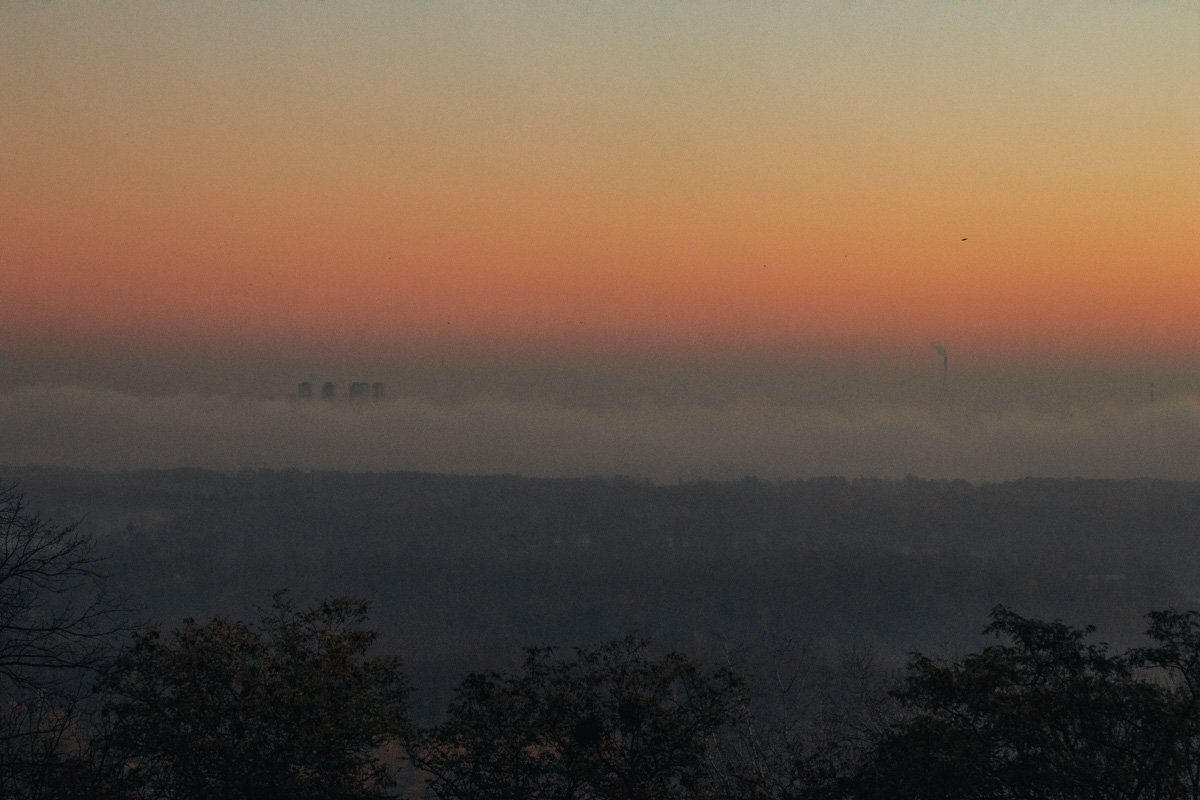 Город тонет в мягком тумане Город тонет в мягком тумане