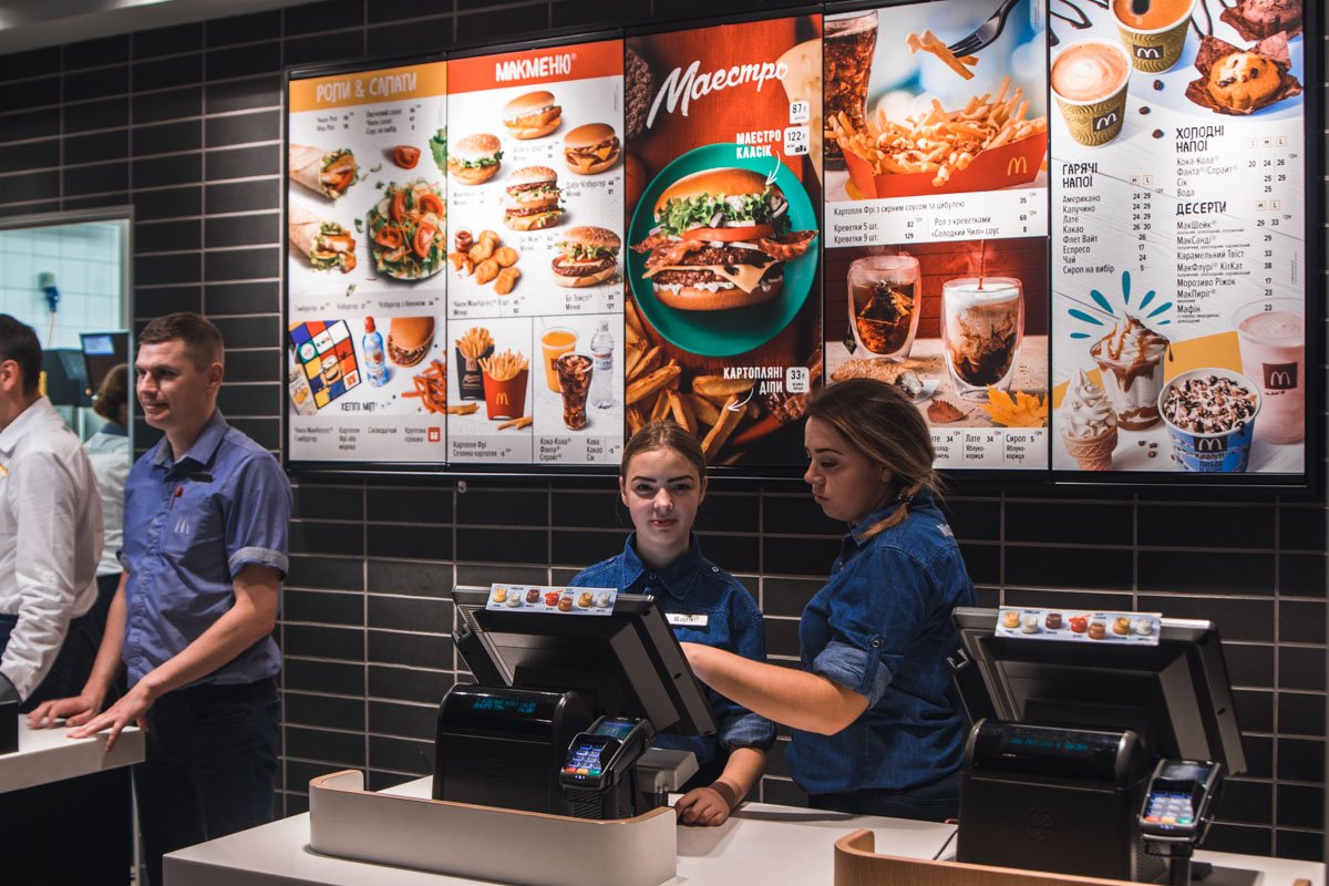 Кухня скрыта стеной, а также появилось новое меню Кухня скрыта стеной, а также появилось новое меню