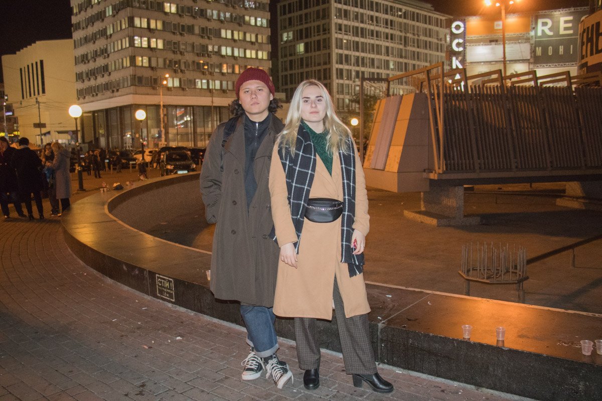 Ученики Олега Винника, Кирилл Ли (участник группы ХЛАМ) и Могилина Вика Ученики Олега Винника, Кирилл Ли (участник группы ХЛАМ) и Могилина Вика