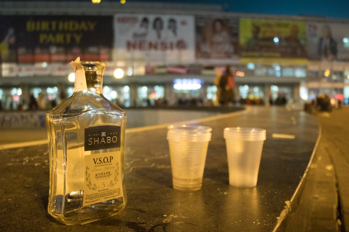 Посетители концерта заряжались перед шоу Посетители концерта заряжались перед шоу