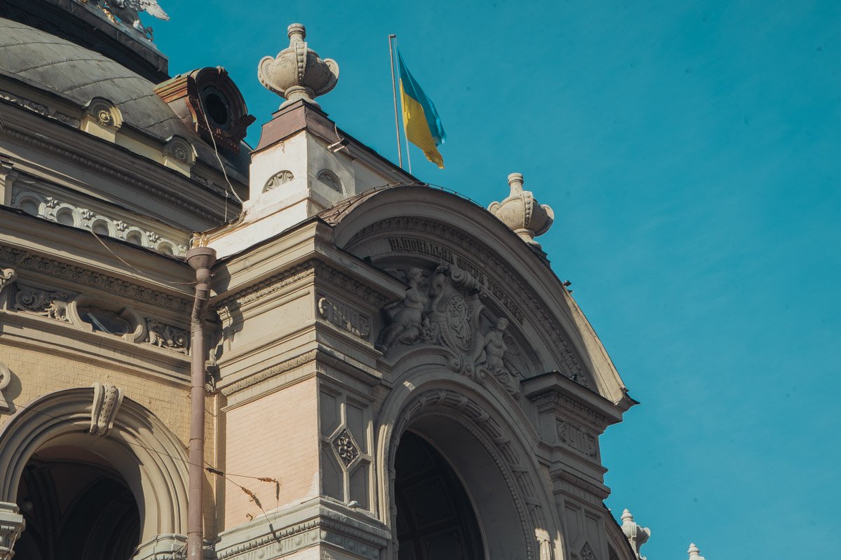 В 20 веке реставраторы увеличили количество репетиционных залов и гримерок, а также оборудовали хоровой класс