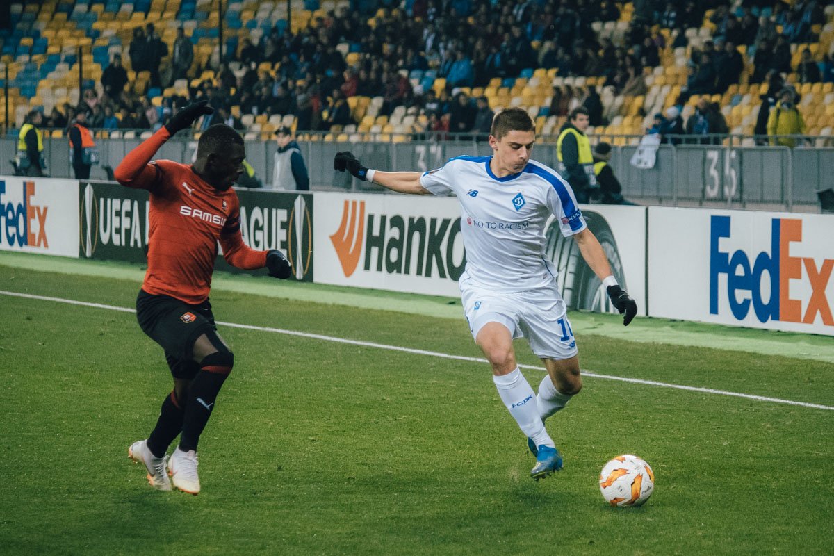 Виталий Миколенко провел одну из лучших своих игр в бело-синей футболке Виталий Миколенко провел одну из лучших своих игр в бело-синей футболке