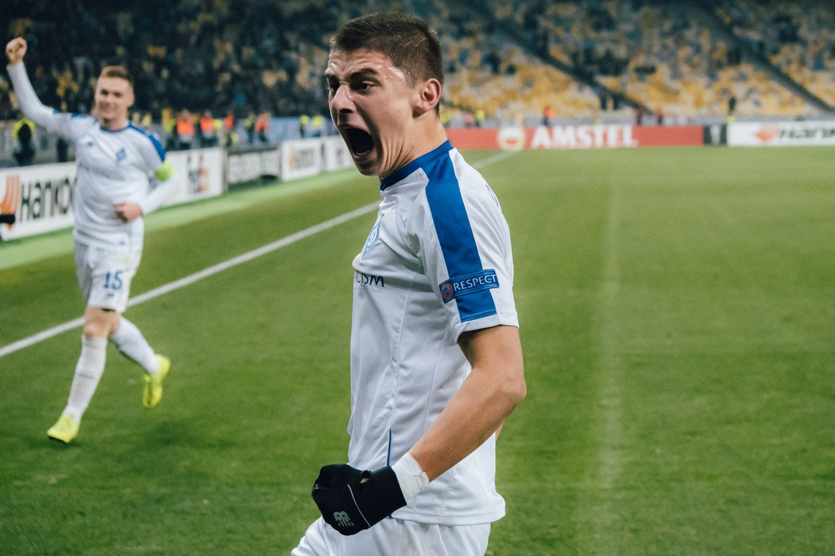 Бурная радость Виталия Миколенко после первого во взрослом футболе забитого мяча Бурная радость Виталия Миколенко после первого во взрослом футболе забитого мяча