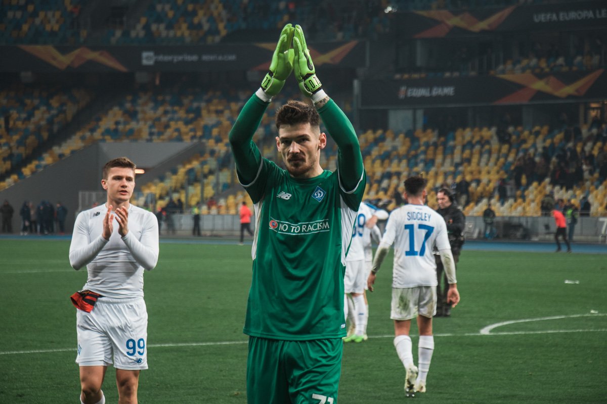 Футболисты во главе с Денисом Бойко поблагодарили болельщиков за поддержку Футболисты во главе с Денисом Бойко поблагодарили болельщиков за поддержку