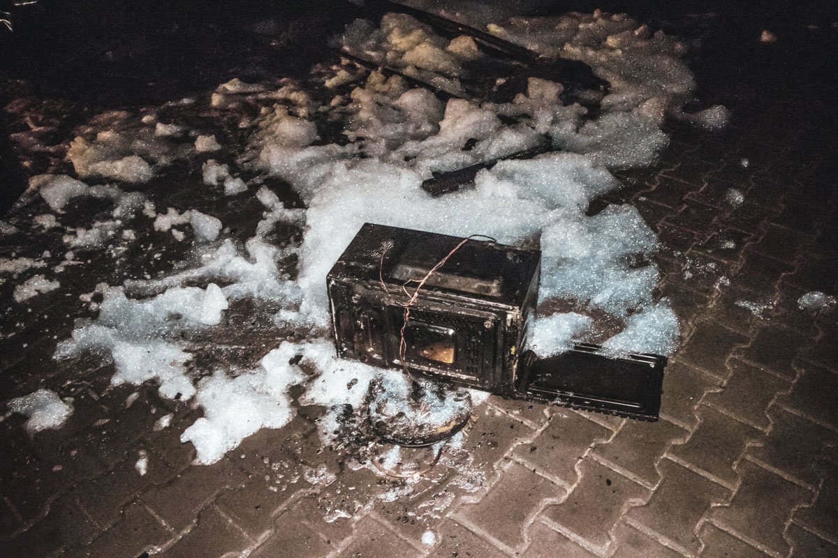 Причину пожара установит следствие Причину пожара установит следствие