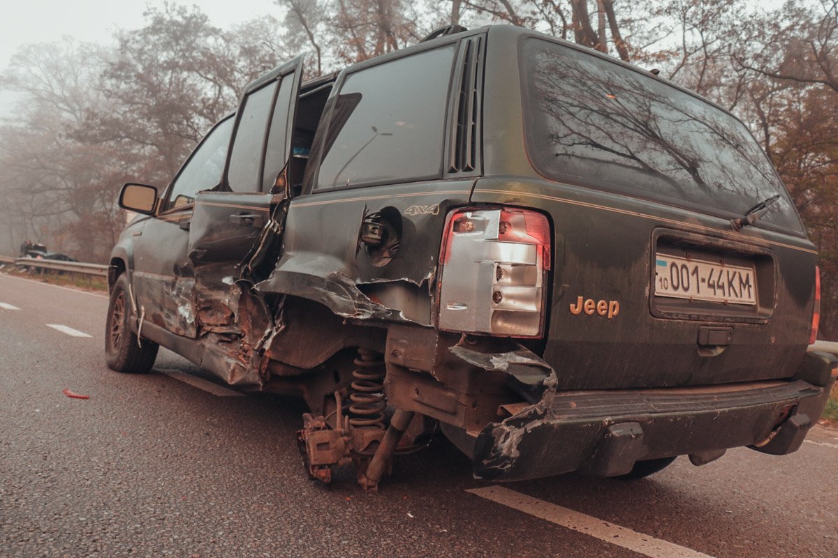 Столкнулись Toyota Camry, Skoda Octavia и Jeep Grand Cherokee Столкнулись Toyota Camry, Skoda Octavia и Jeep Grand Cherokee