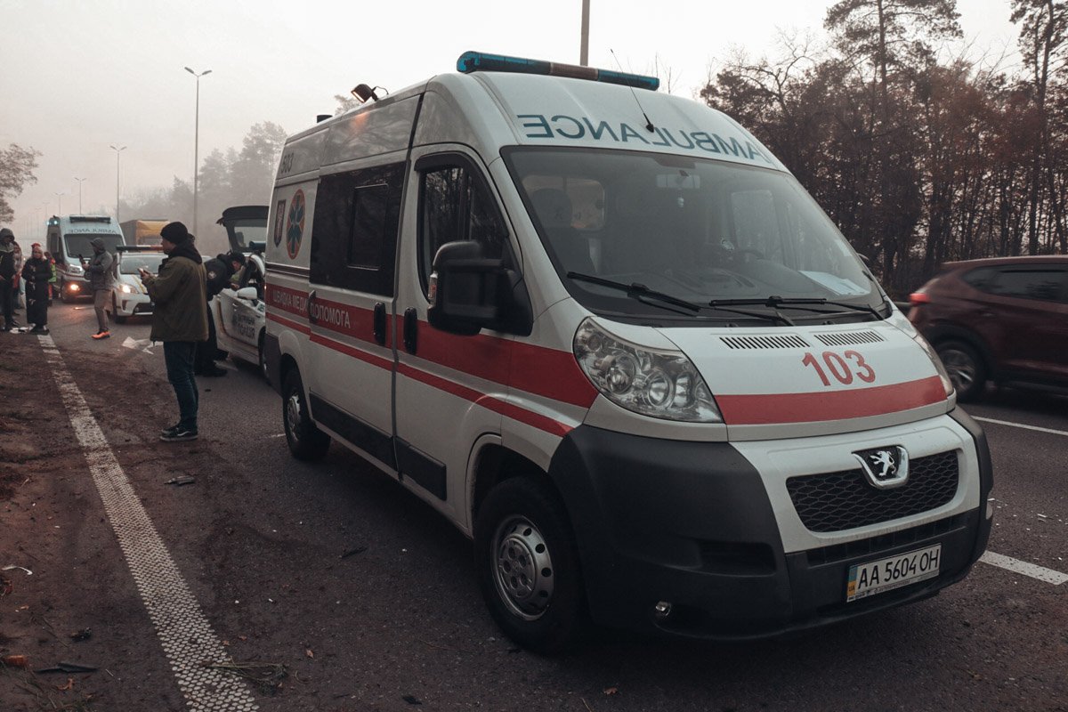 На место выезжали три бригады медиков, к счастью госпитализация никому не потребовалась На место выезжали три бригады медиков, к счастью госпитализация никому не потребовалась