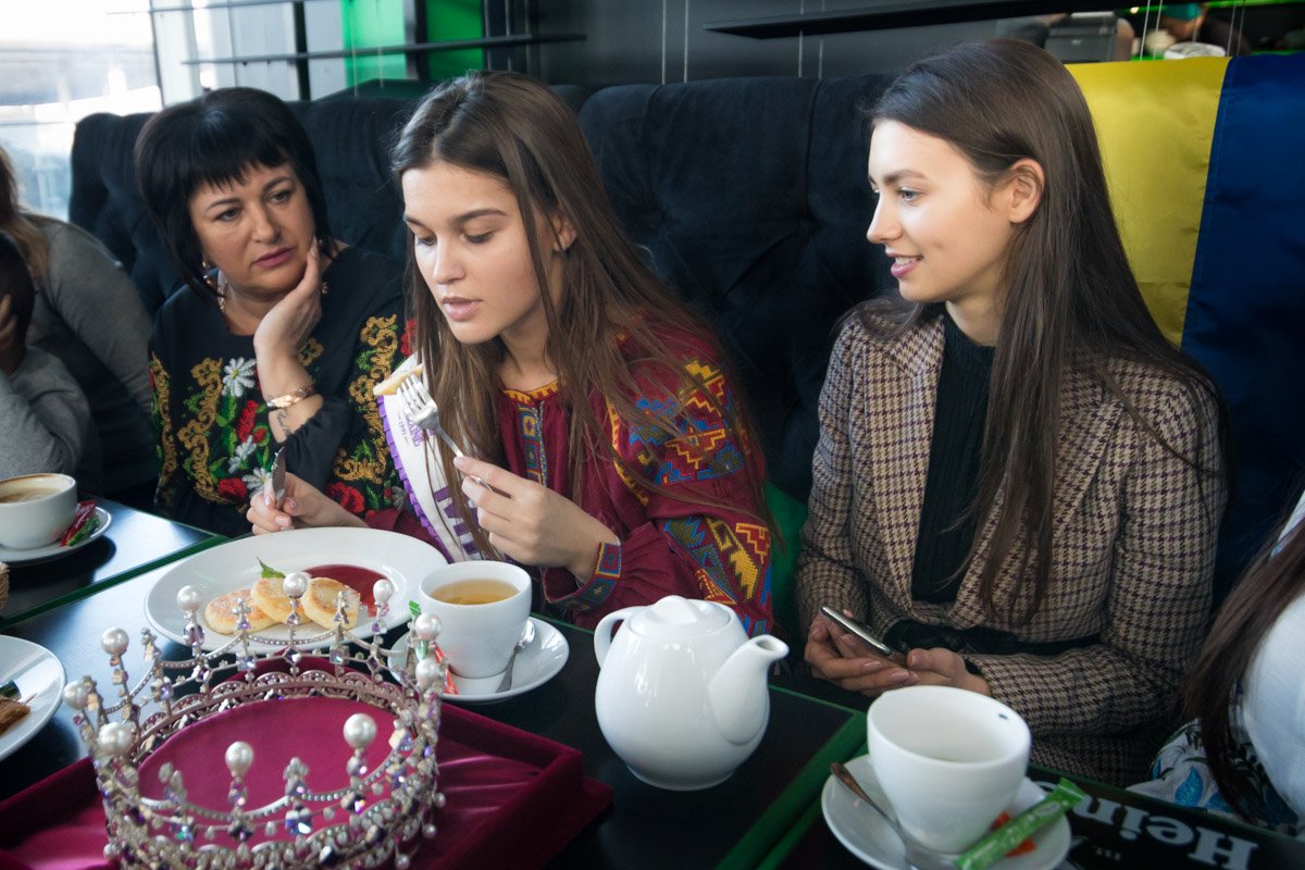 В аэропорту "Борисполь" проводили Мисс Украина-2018 В аэропорту "Борисполь" проводили Мисс Украина-2018