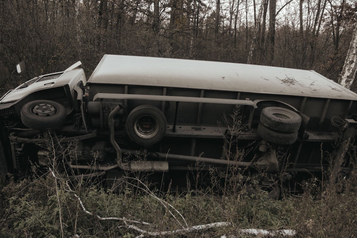 В Киеве грузовик протаранил Volkswagen народного депутата Сергея Лещенко