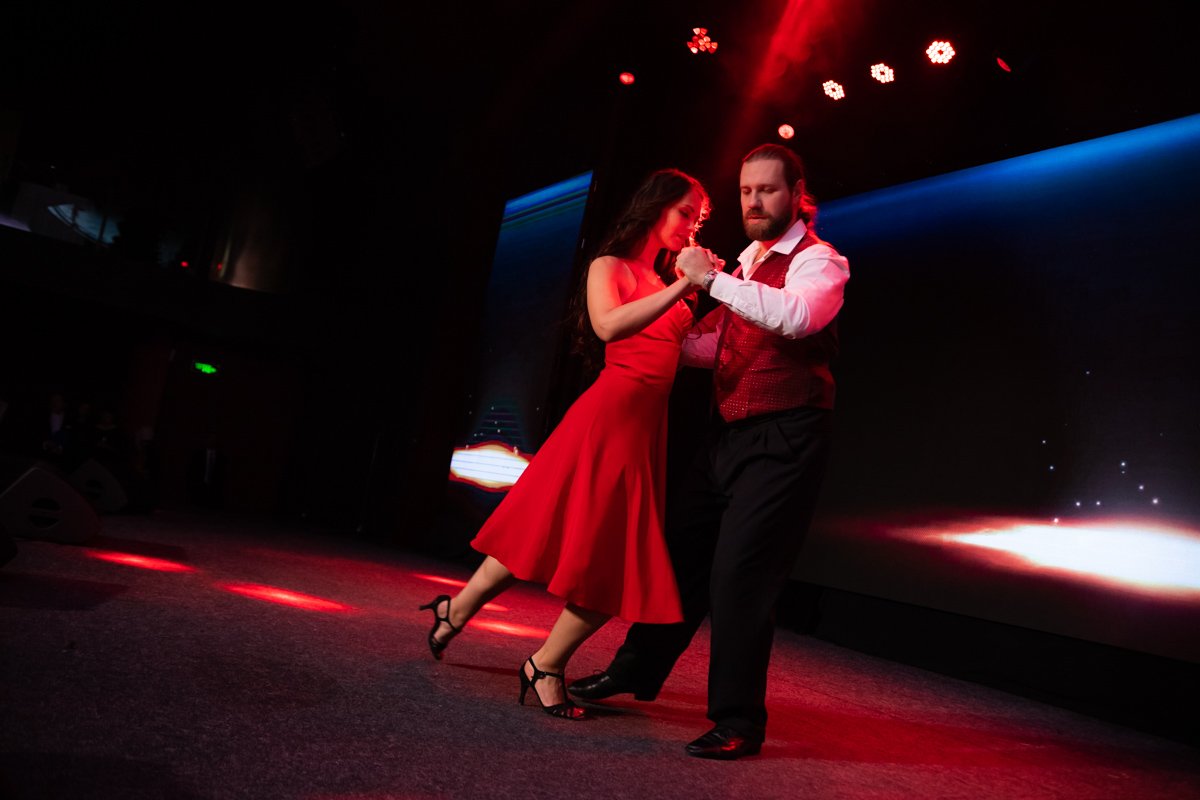 Куда же без красивых танцев