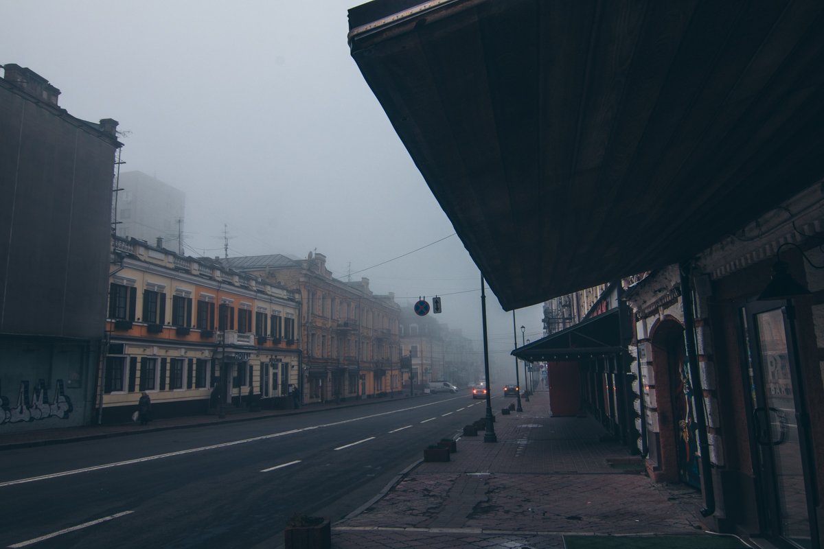 Есть что-то завораживающее в этой всепоглощающей мгле Есть что-то завораживающее в этой всепоглощающей мгле