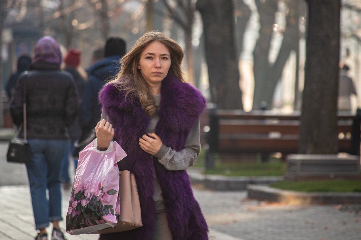 Пурпурный, меховой жилет - вместо тысячи аксессуаров Пурпурный, меховой жилет - вместо тысячи аксессуаров