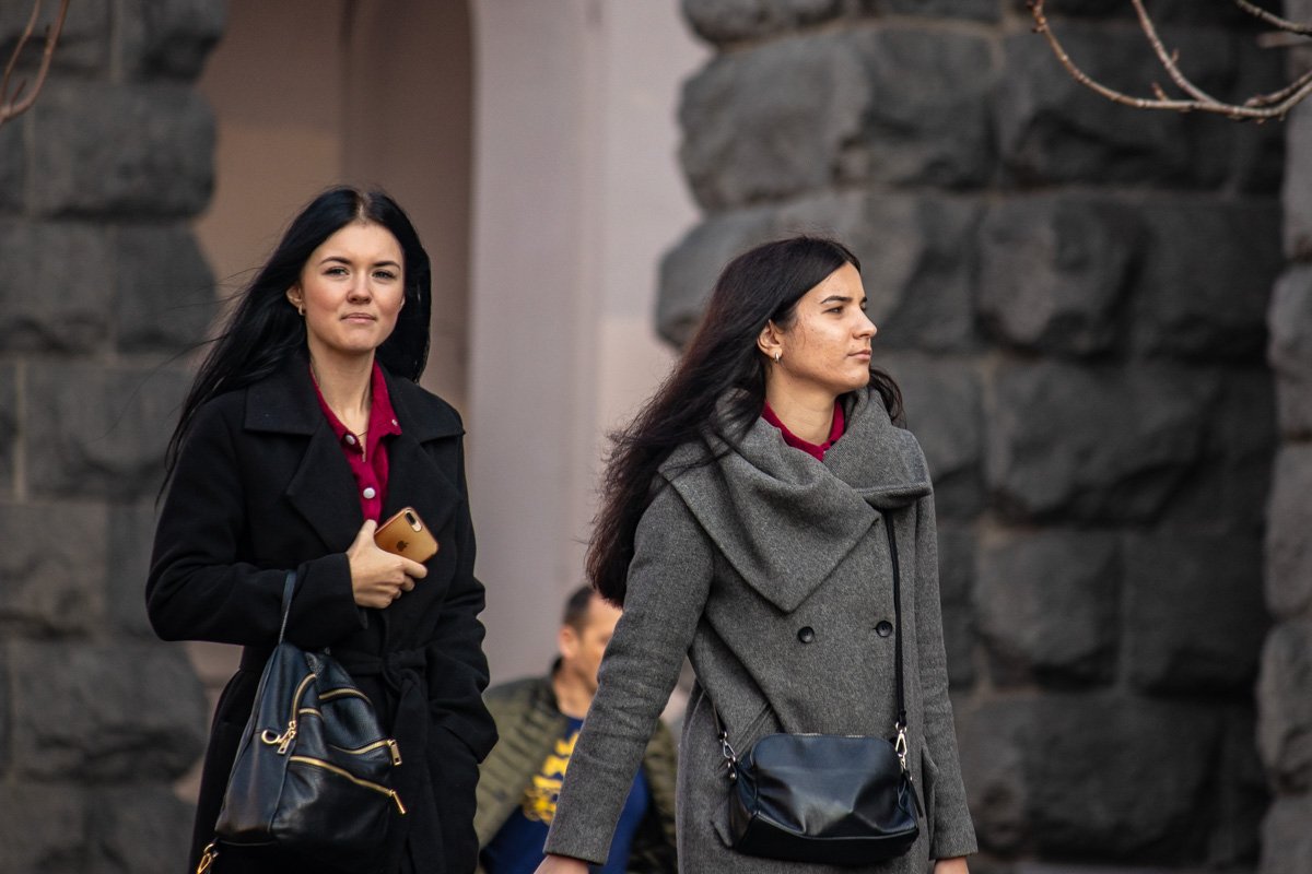 Девушки явно ждали, когда мы появимся с камерой Девушки явно ждали, когда мы появимся с камерой