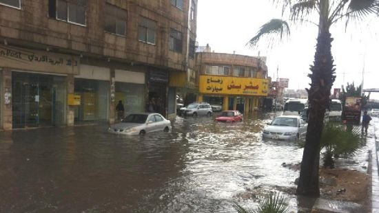 Затопленные улицы Иордании, наводнение унесло жизни 12 человек