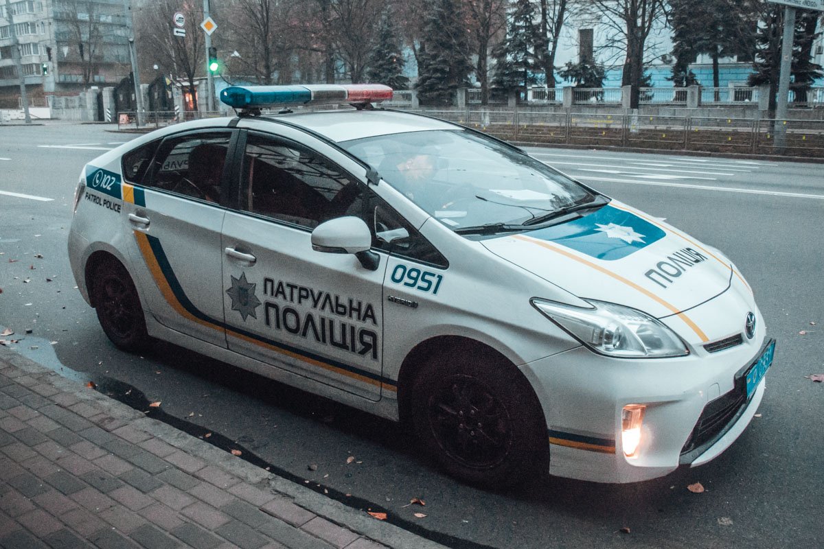 На месте работал экипаж патрульной полиции, "скорая" и спасатели ГСЧС На месте работал экипаж патрульной полиции, "скорая" и спасатели ГСЧС