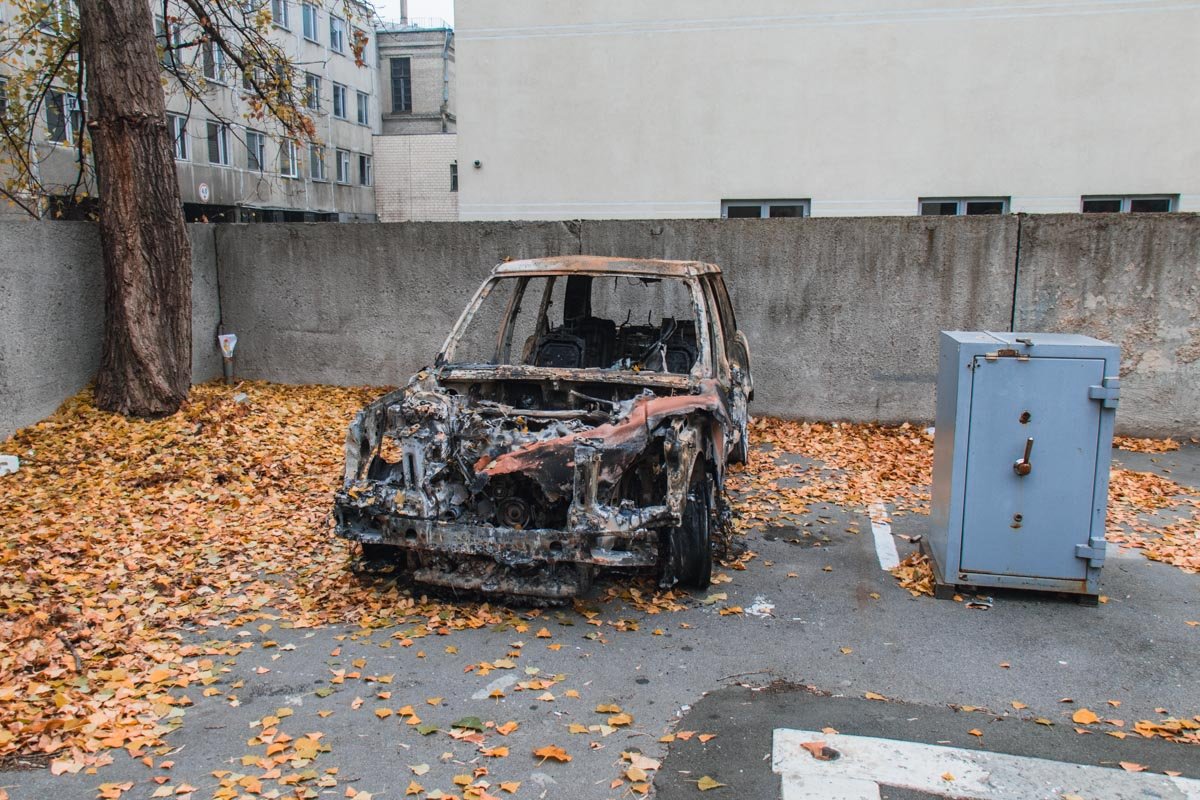 Вечером 8 ноября лидер «Авто Евро Силы» сжег свой Range Rover где-то под Киевом