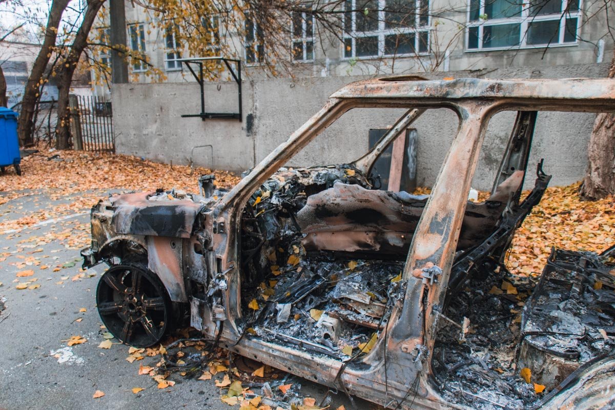 Активист собирался поджечь машину под зданием Верховной Рады, но ему помешали силовики
