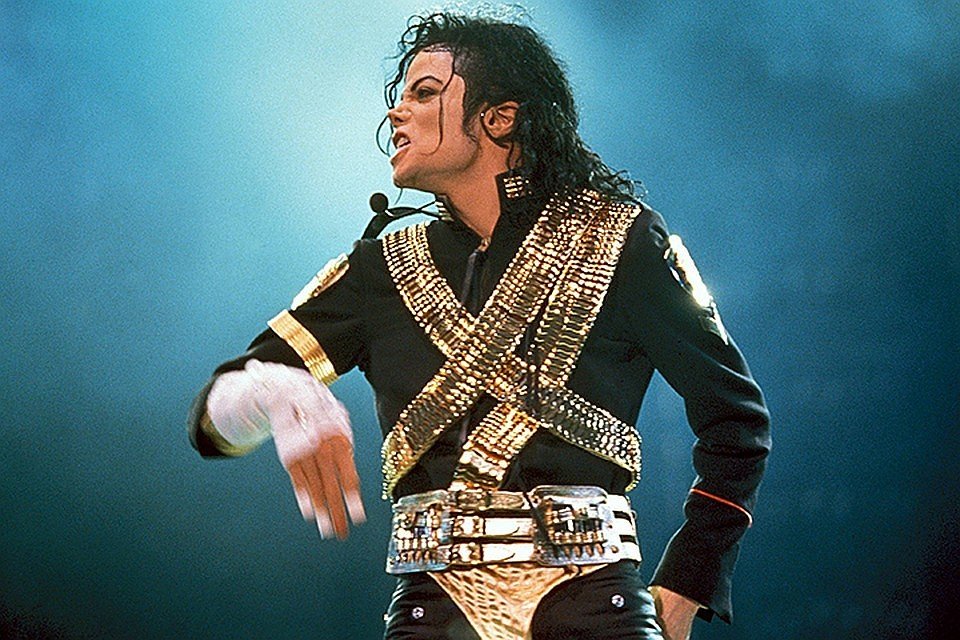 Куртку знаменитого поп-исполнителя Майкла Джексона продали на аукционе за 300 000 долларов