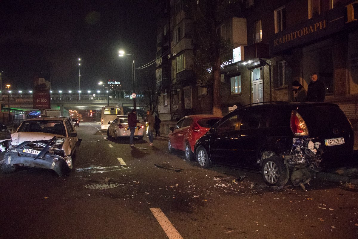 На Космонавта Комарова произошло ДТП На Космонавта Комарова произошло ДТП