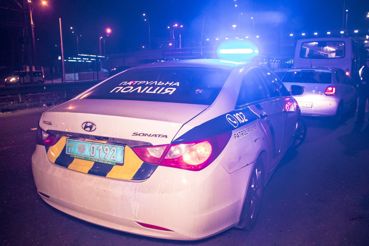 На месте работал экипаж патрульной полиции На месте работал экипаж патрульной полиции