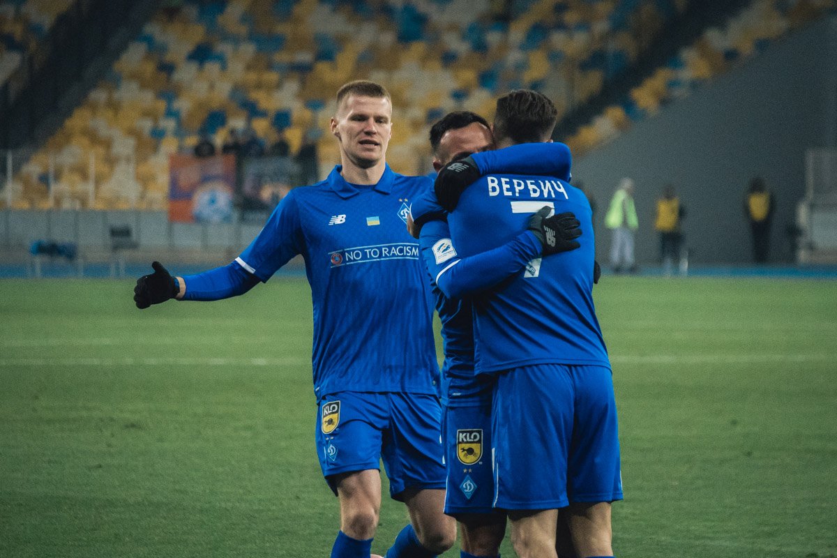 Автора второго гола в матче поздравляет автор голевой передачи Николай Морозюк Автора второго гола в матче поздравляет автор голевой передачи Николай Морозюк