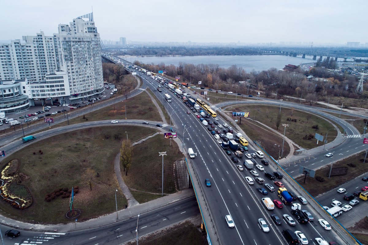 Из-за аварии образовалась пробка