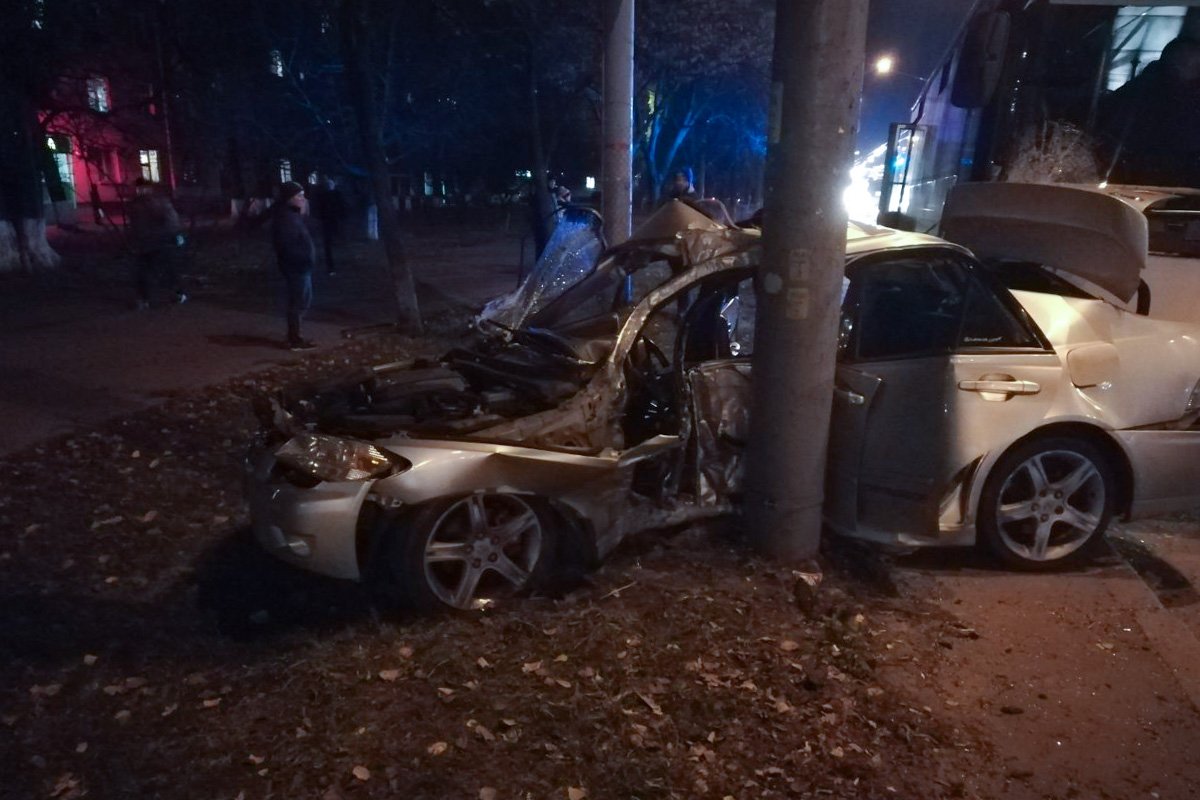 Водителя автомобиля вырезали из машины